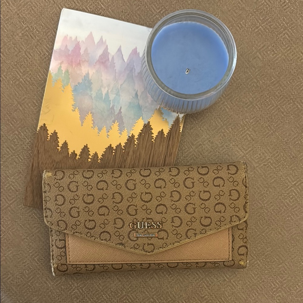 GUESS Los Angeles multi-tone, trifold, brown wallet. Many card slots, ID window.